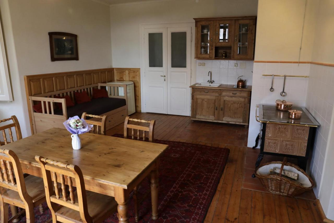 Historicke Apartmany Zelenohorska Posta 네포묵 외부 사진