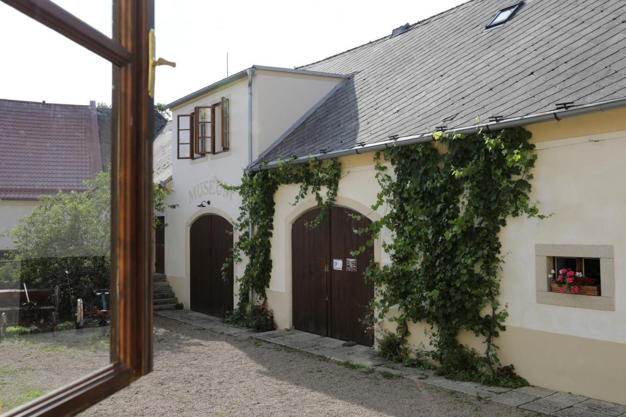 Historicke Apartmany Zelenohorska Posta 네포묵 외부 사진