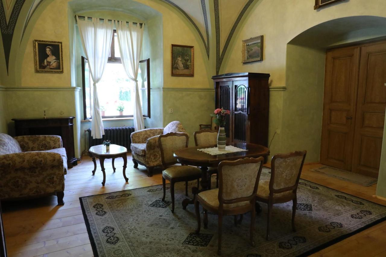 Historicke Apartmany Zelenohorska Posta 네포묵 외부 사진