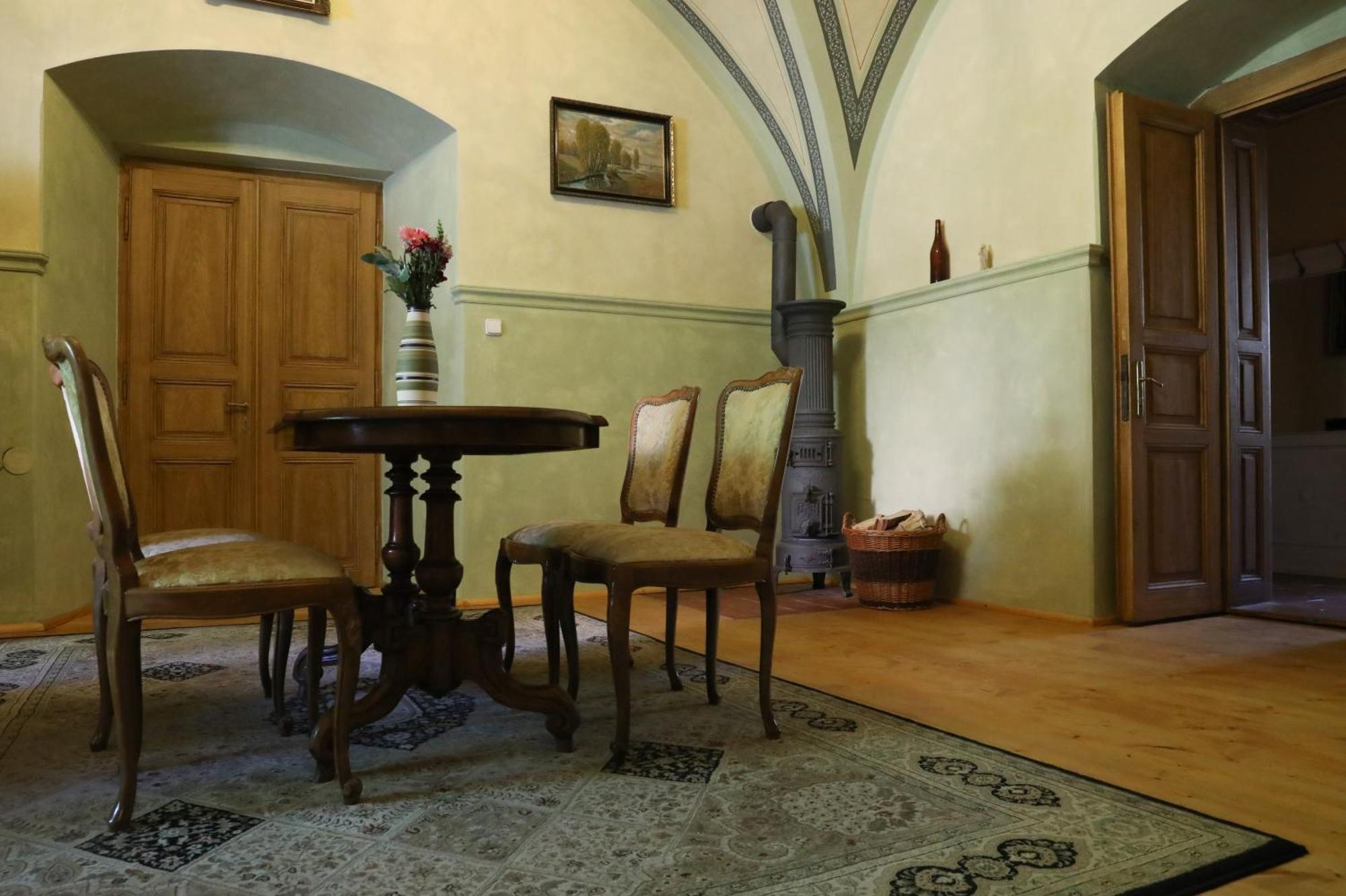Historicke Apartmany Zelenohorska Posta 네포묵 외부 사진